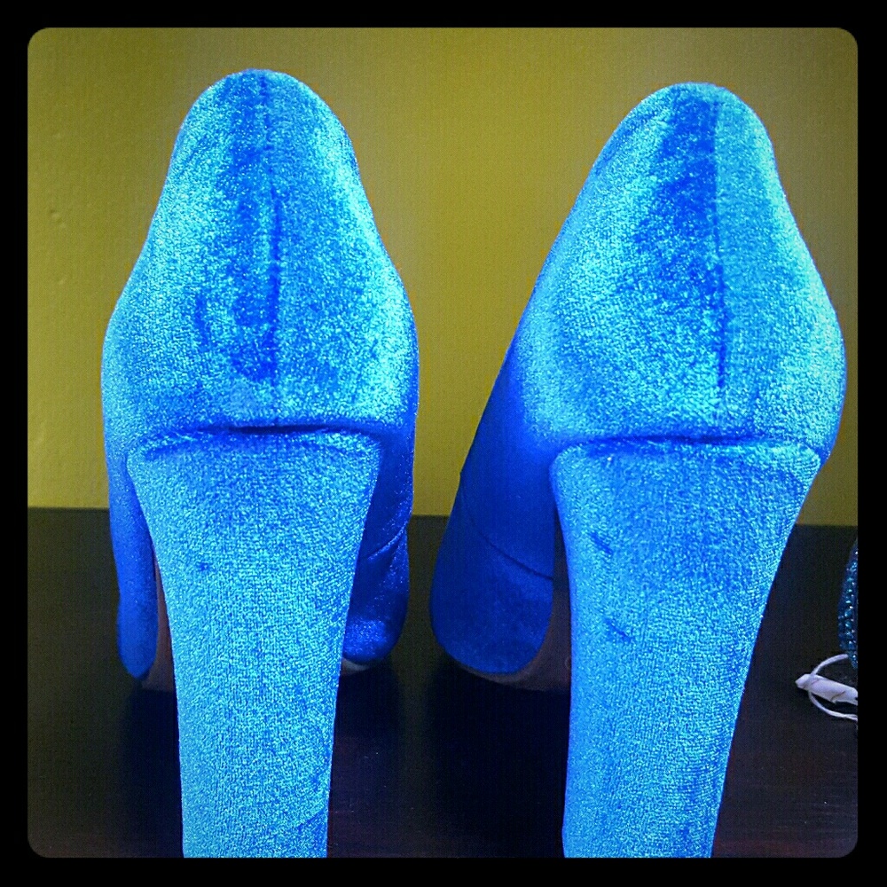 Beautiful blue suede pumps